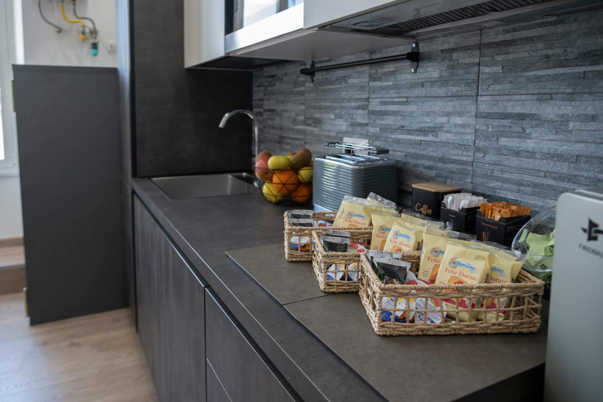 Trastevere New Luxury Rooms Рим Екстериор снимка